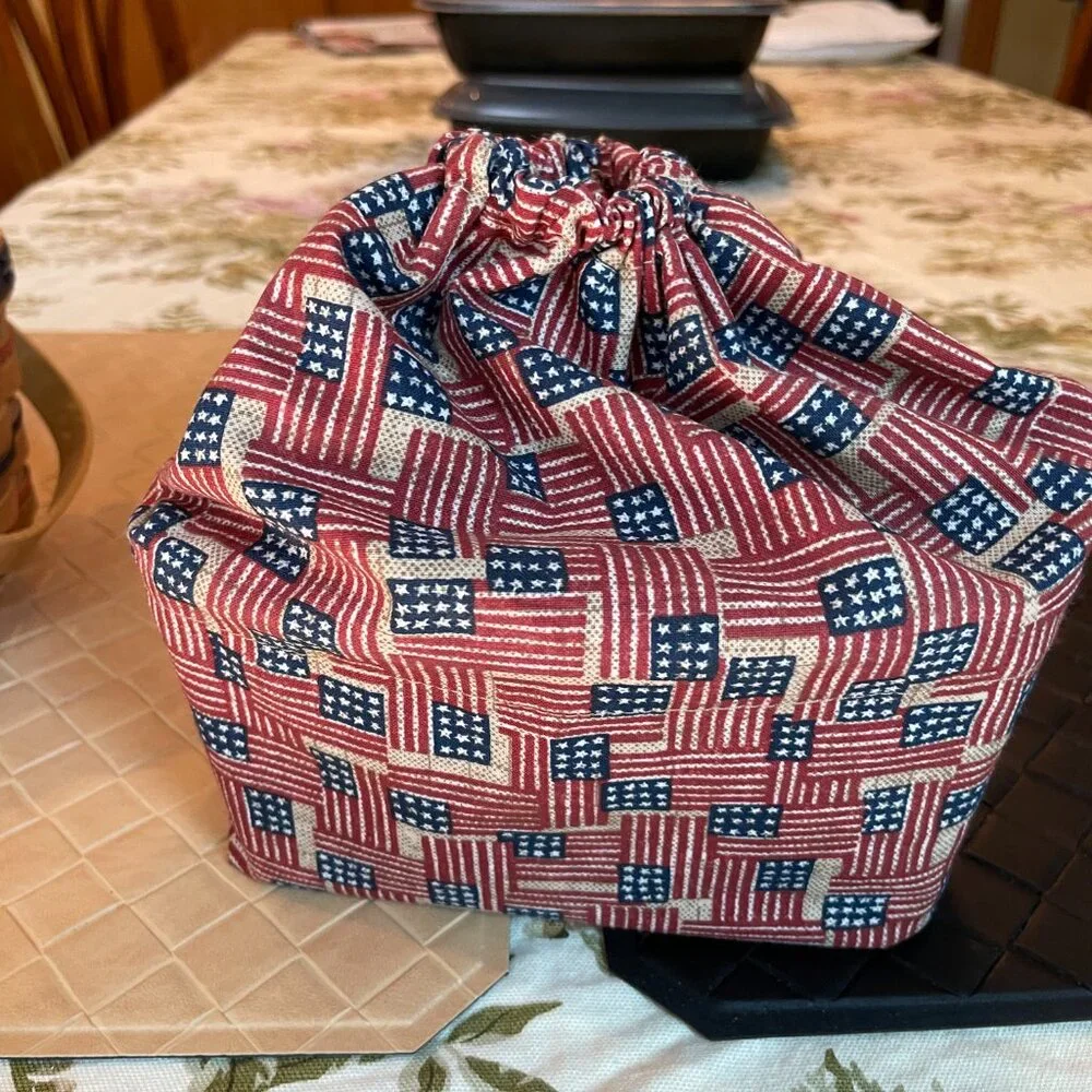 Longaberger 2002 Bee Basket with Protector, Fabric Liner & Handles